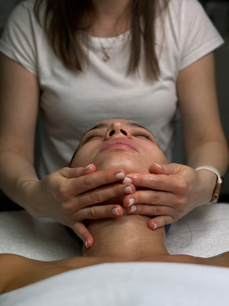 The Golden Hour Facial *Best Seller