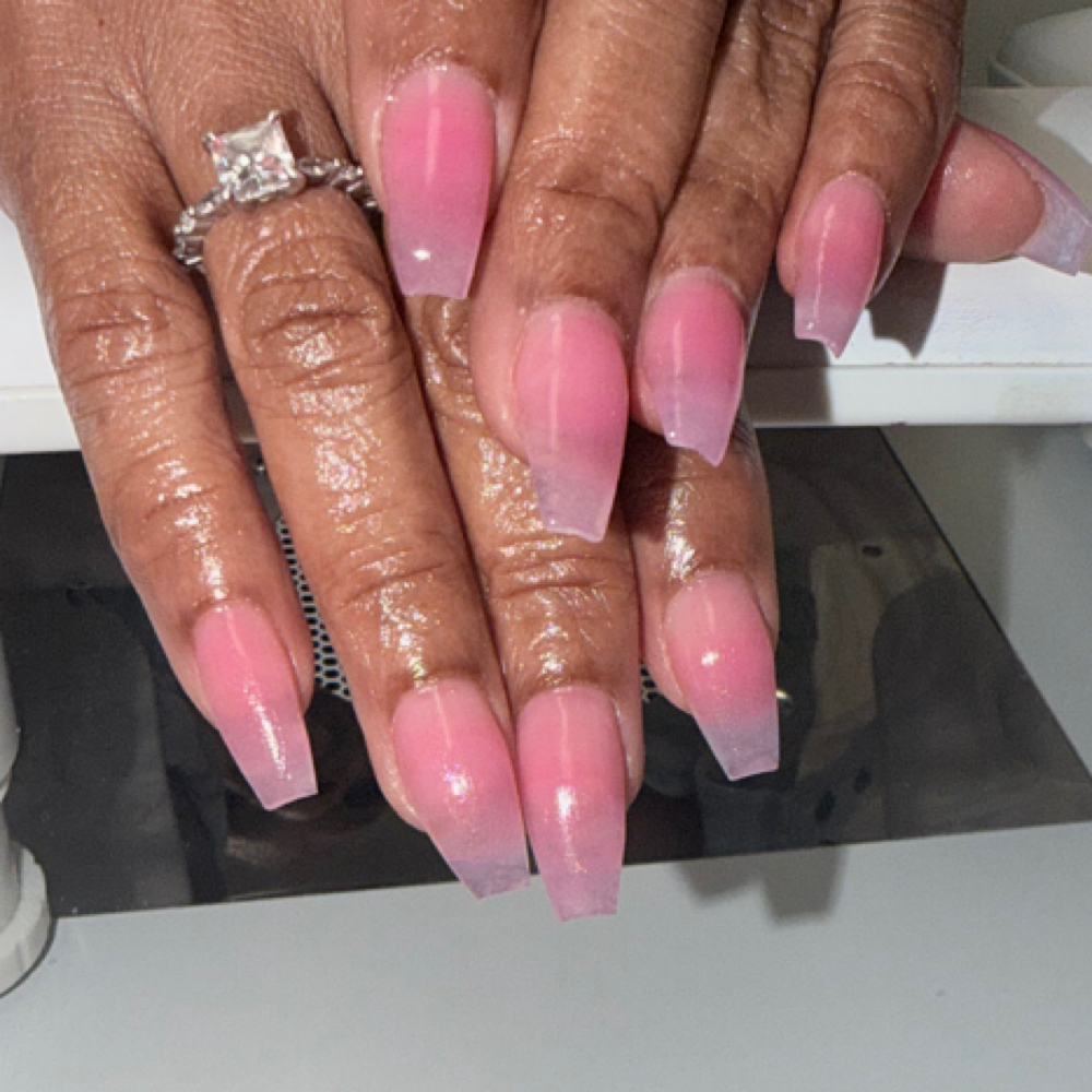 Basic Fullset at Queenz Palace Of Nails in Kansas City, MO