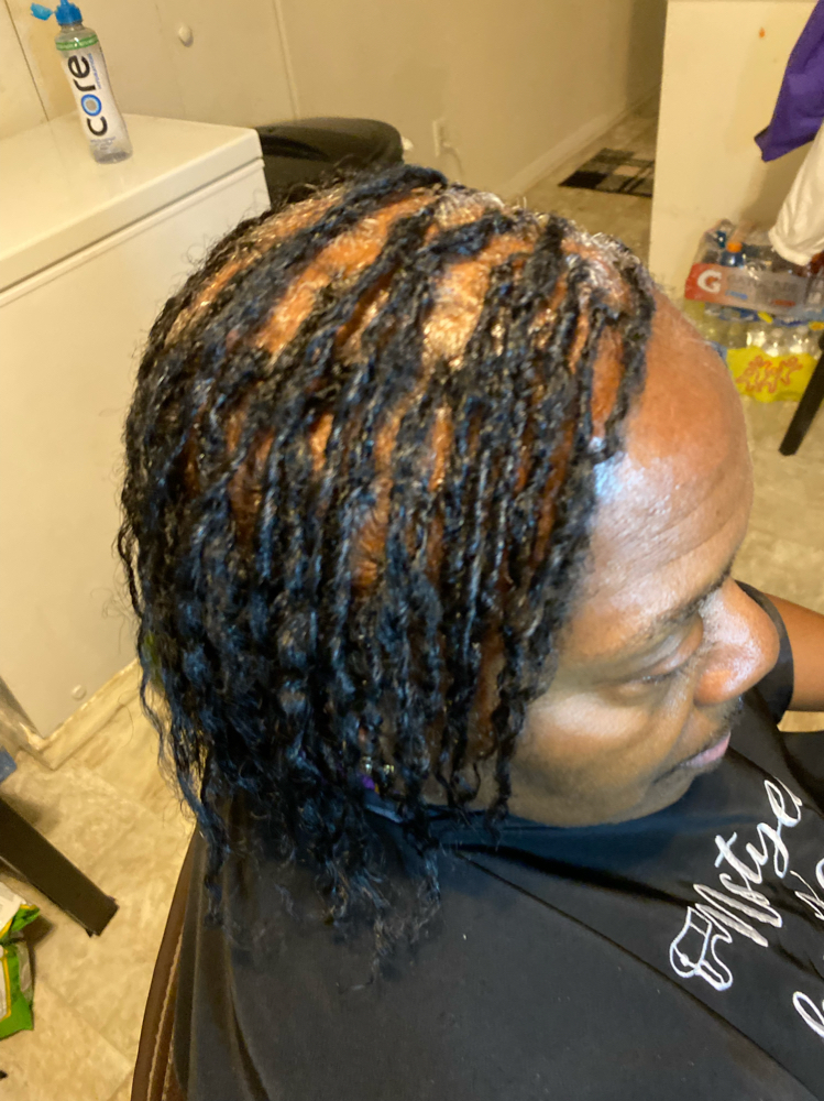 Adult Interlocking Grooming