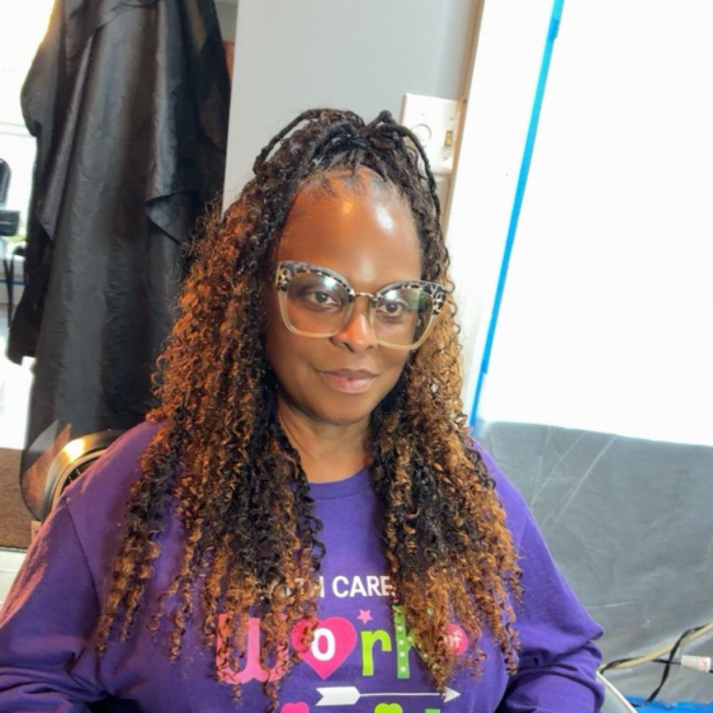 Retwist W/ Miracle Knots at ROYAL ROOTS in Jeffersonville, IN