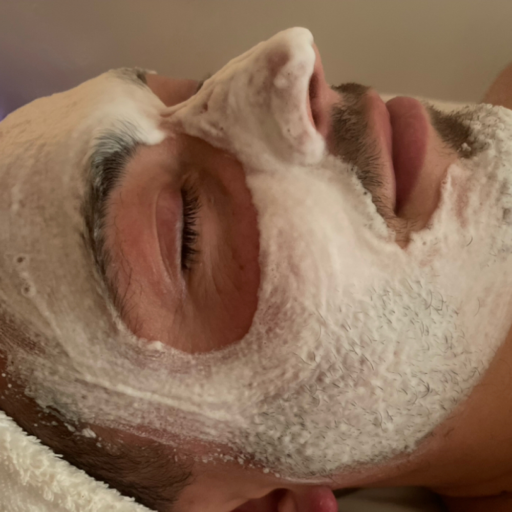 Gentlemen’s Facial at DeZubi Skin in Lake Oswego, OR