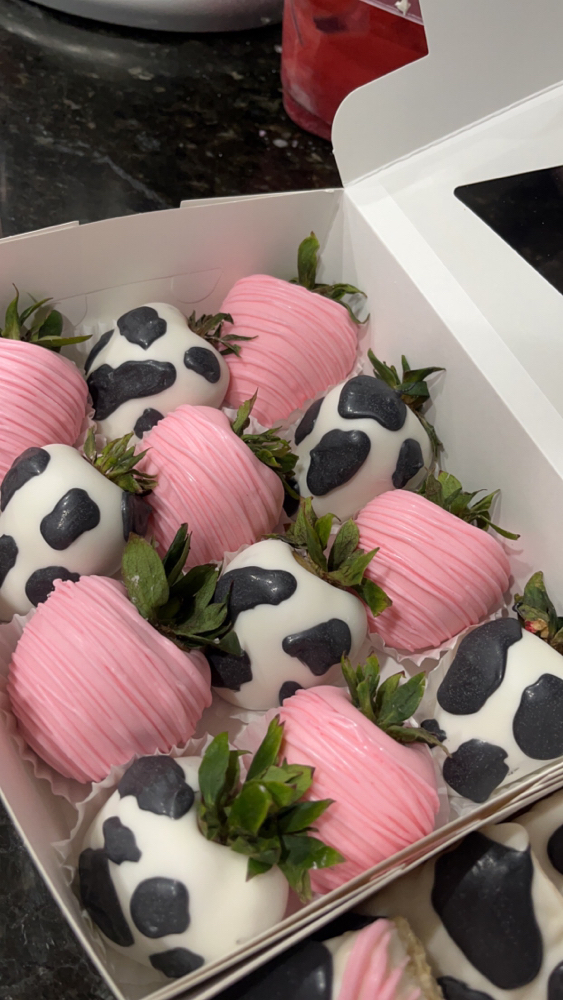Custom Strawberries at Sweeter than Honey in Dacono, CO