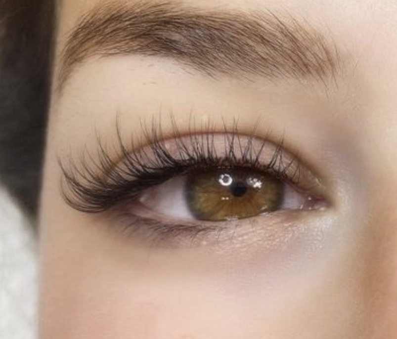 Divina’s Lashes 2 Weeks Fill