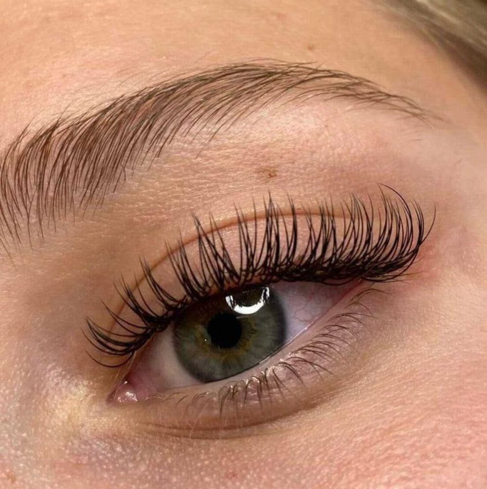 Natural Classic Full Set at Autentica Lashes LLC in Pompton Plains, NJ