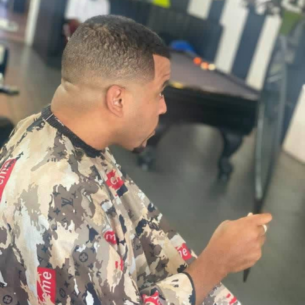 Traditional Razor Shaves at Africana Star Salon in Los Angeles, CA