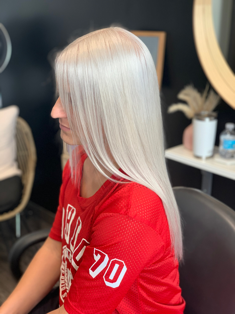 Platinum Blonde Root Retouch