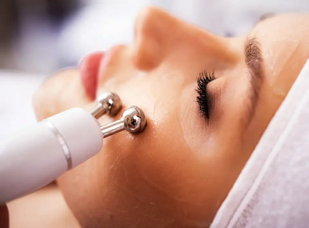 Natural Facelift Facial
