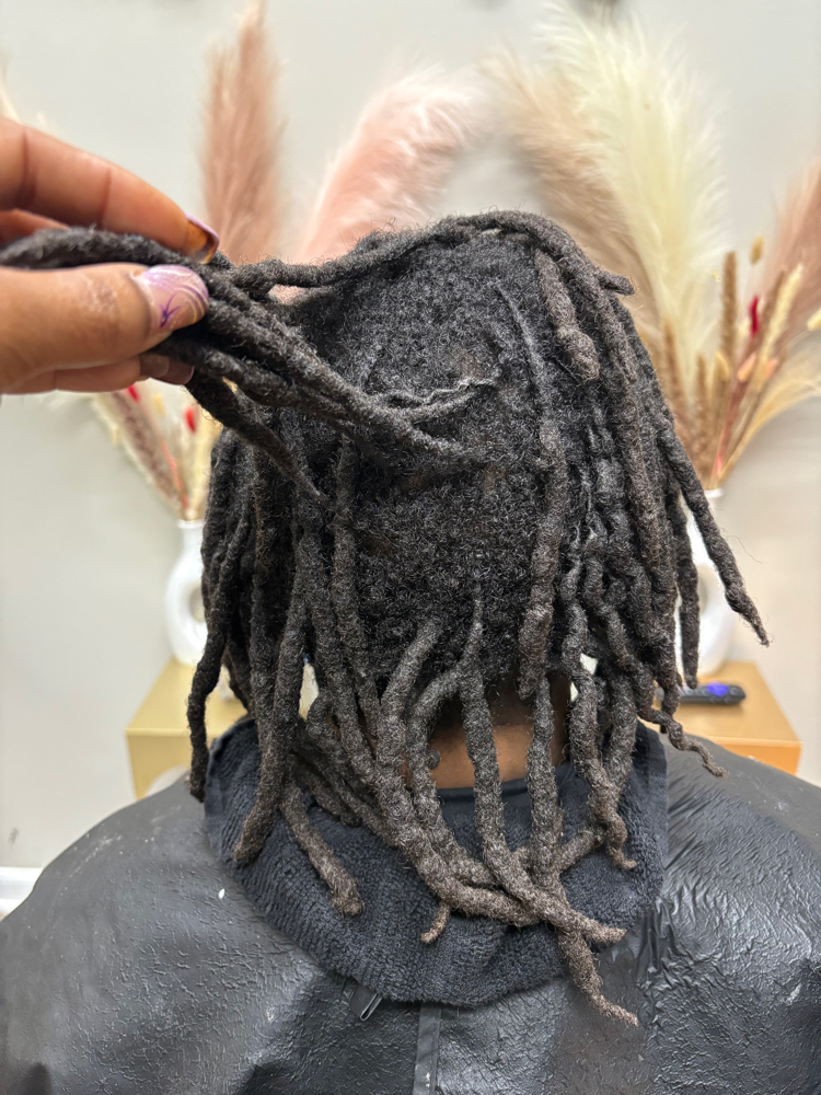 Basic Scalp Psoriasis Treatment at 𝐀𝐧𝐨𝐢𝐧𝐭𝐞𝐝 𝐋𝐨𝐜𝐬™ 𝐓𝐫𝐢𝐜𝐡𝐨𝐥𝐨𝐠𝐲 𝐒𝐭𝐮𝐝𝐢𝐨𝐬 in Chicago, IL