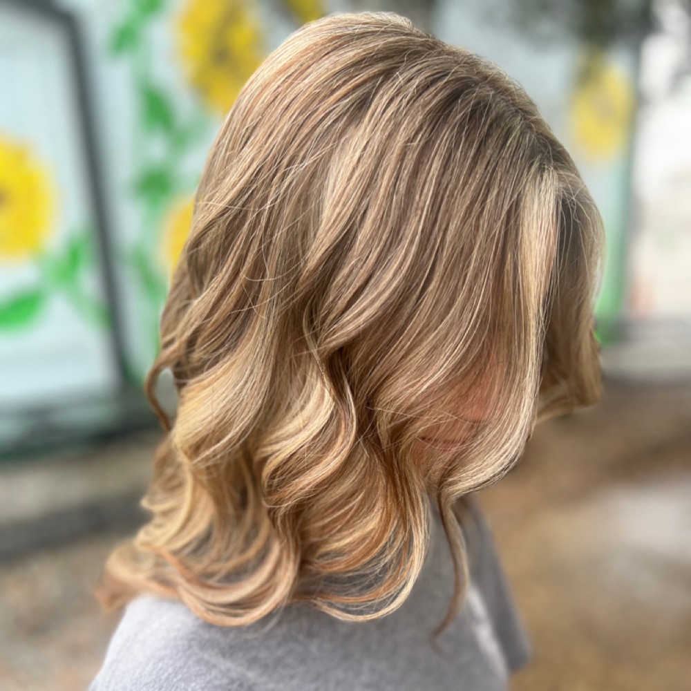 🎨 The Lived-In Blonde