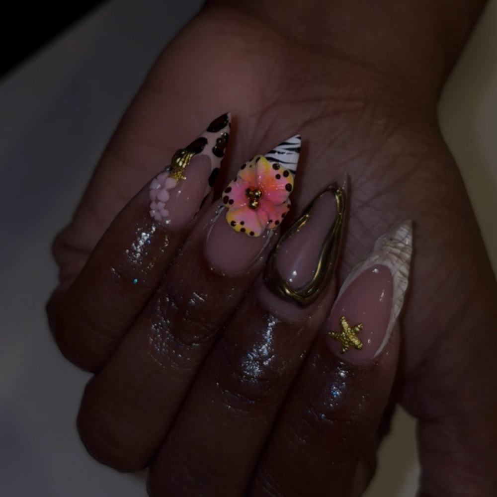 Medium freestyle set at Caliente Nails in Decatur, GA