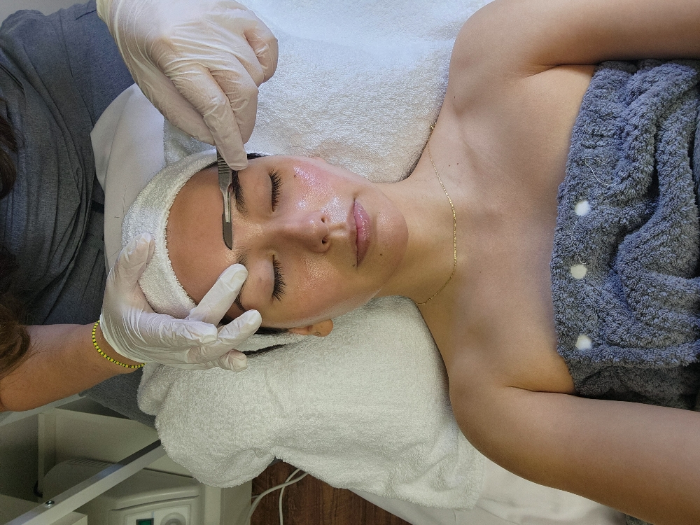 Dermaplaning + Facial