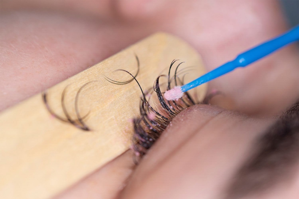 Eyelash Extension Removal