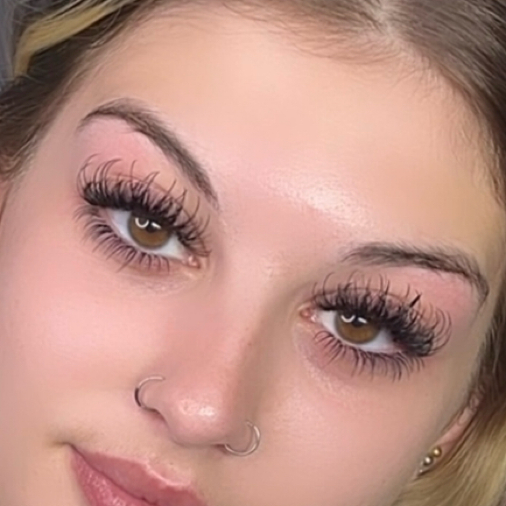 Bottom Lashes at Talented Temptress in Clinton Twp, MI