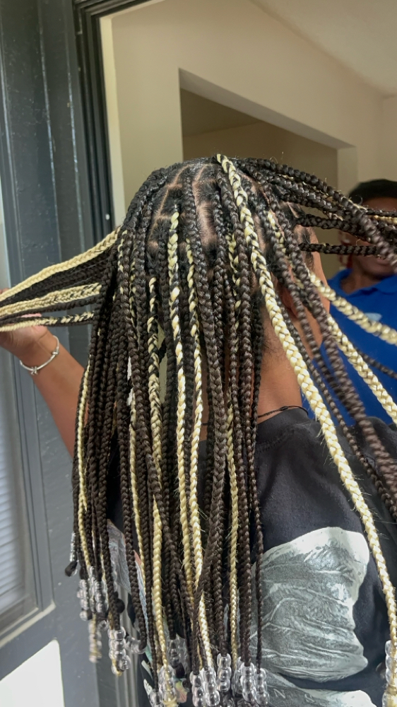Medium Shoulder Length Knotless