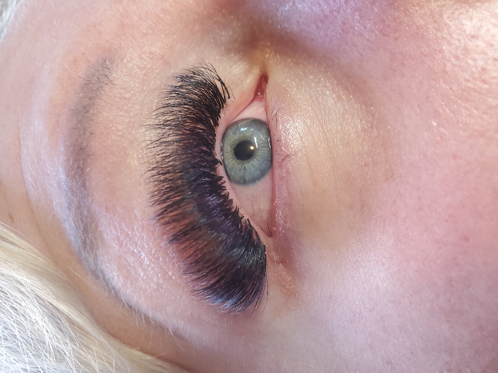 Full Set of Volume Lashes