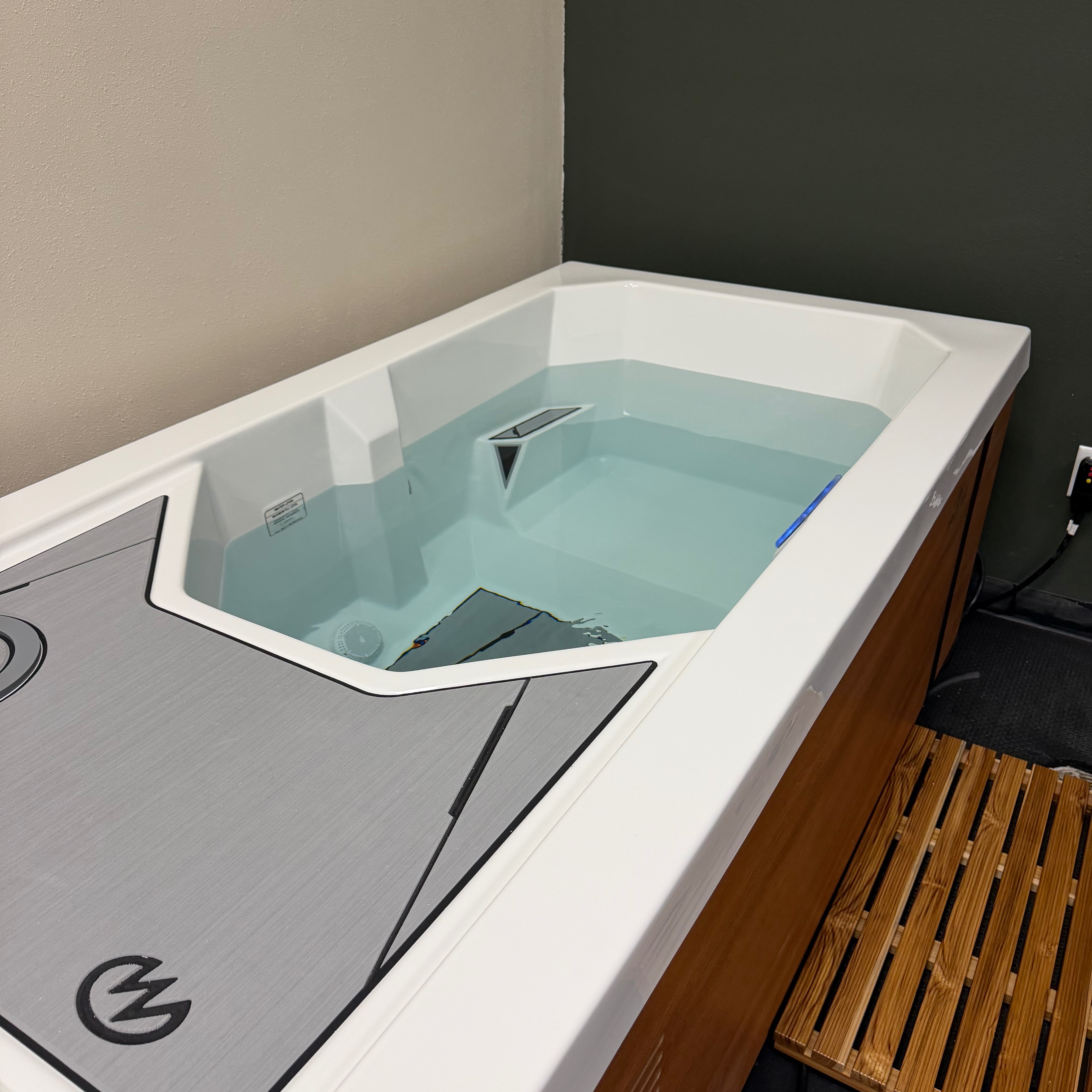 Recovery Combo Sauna + Cold Plunge at Wellness House Studio in Lufkin, TX