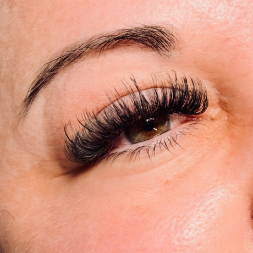 Wispy Hybrid Lash Set