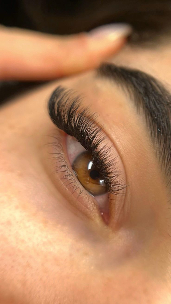 Lashes Cat “new Set” at Lilian Oliveira Aesthetician in Malden, MA