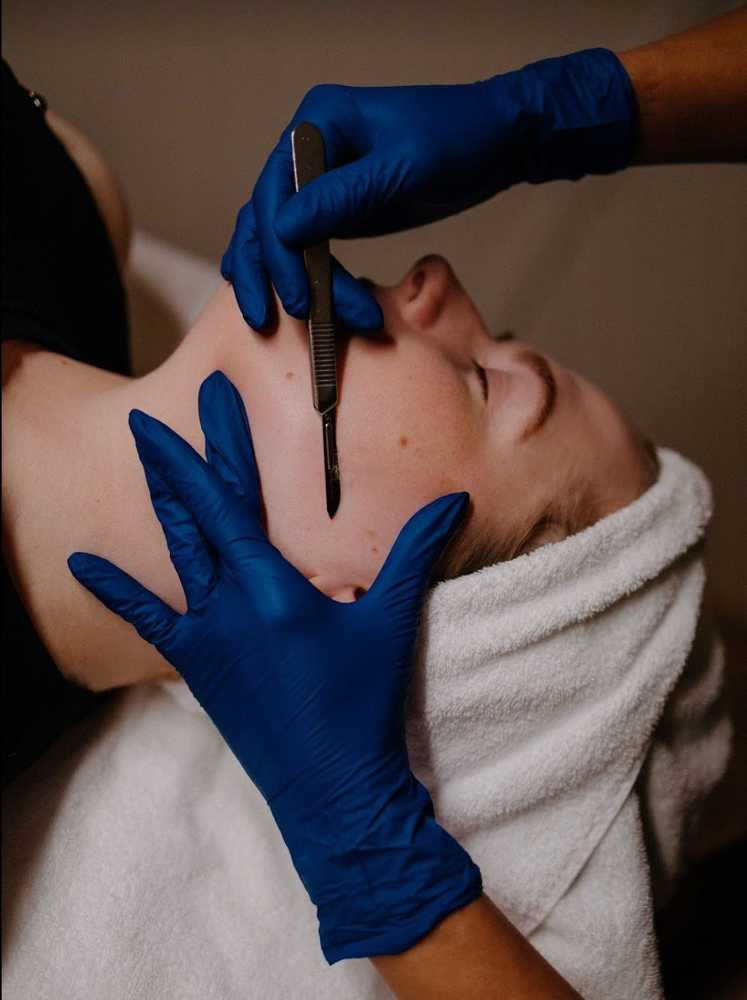 Dermaplane Facial