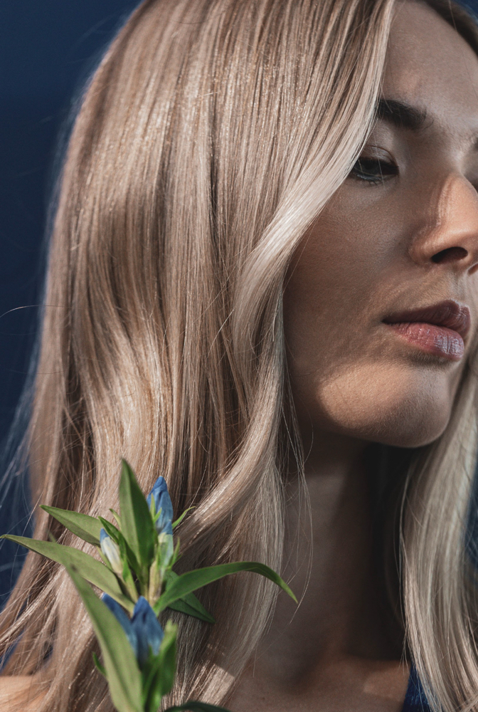 Face Framing Blonding