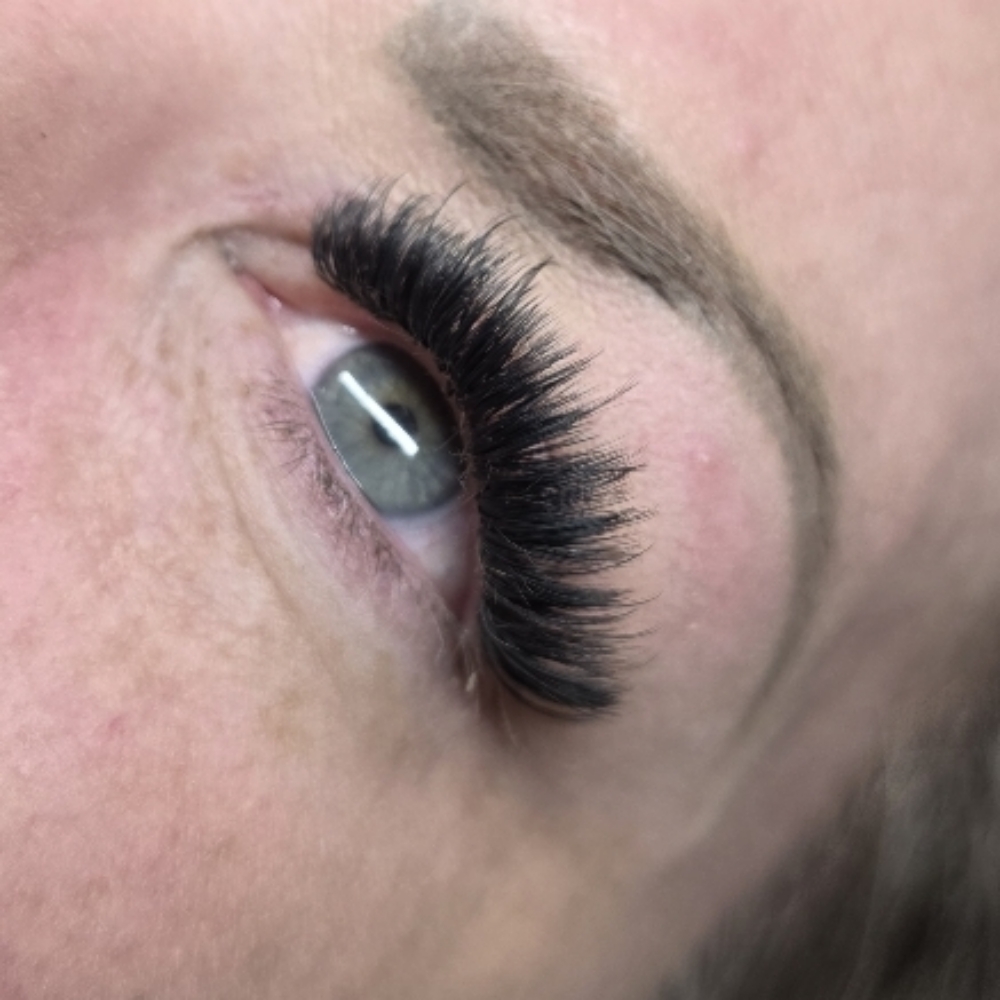 Full Set Of Lash Extensions