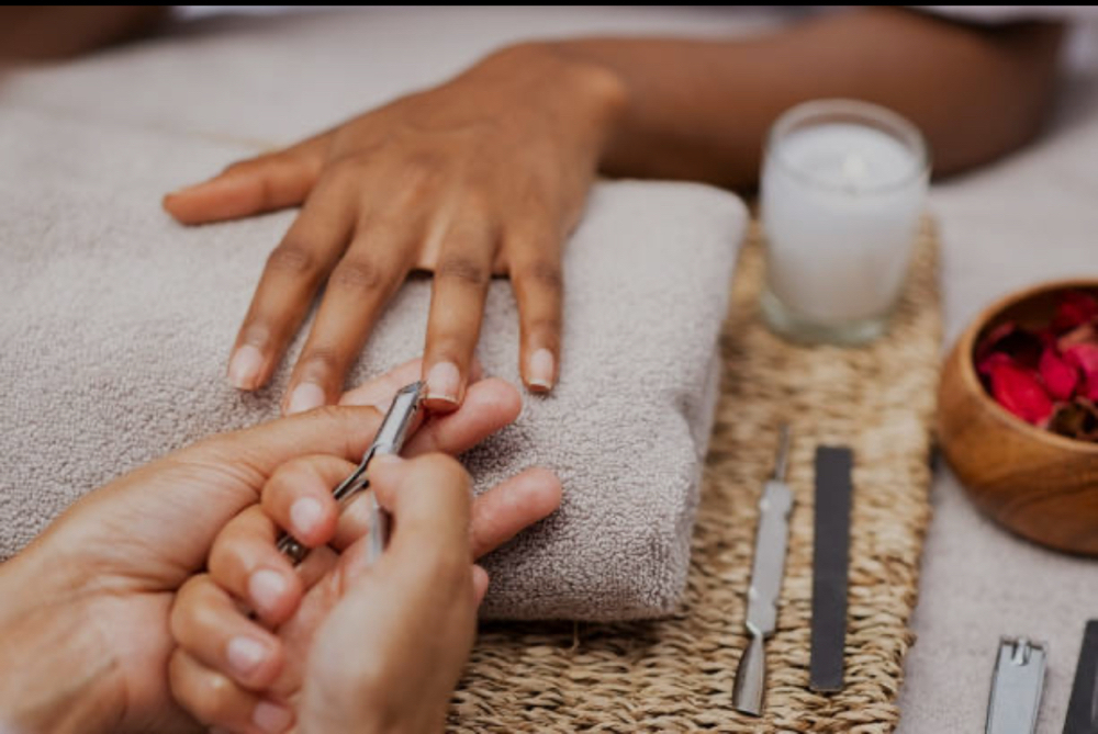 Deluxe Manicure