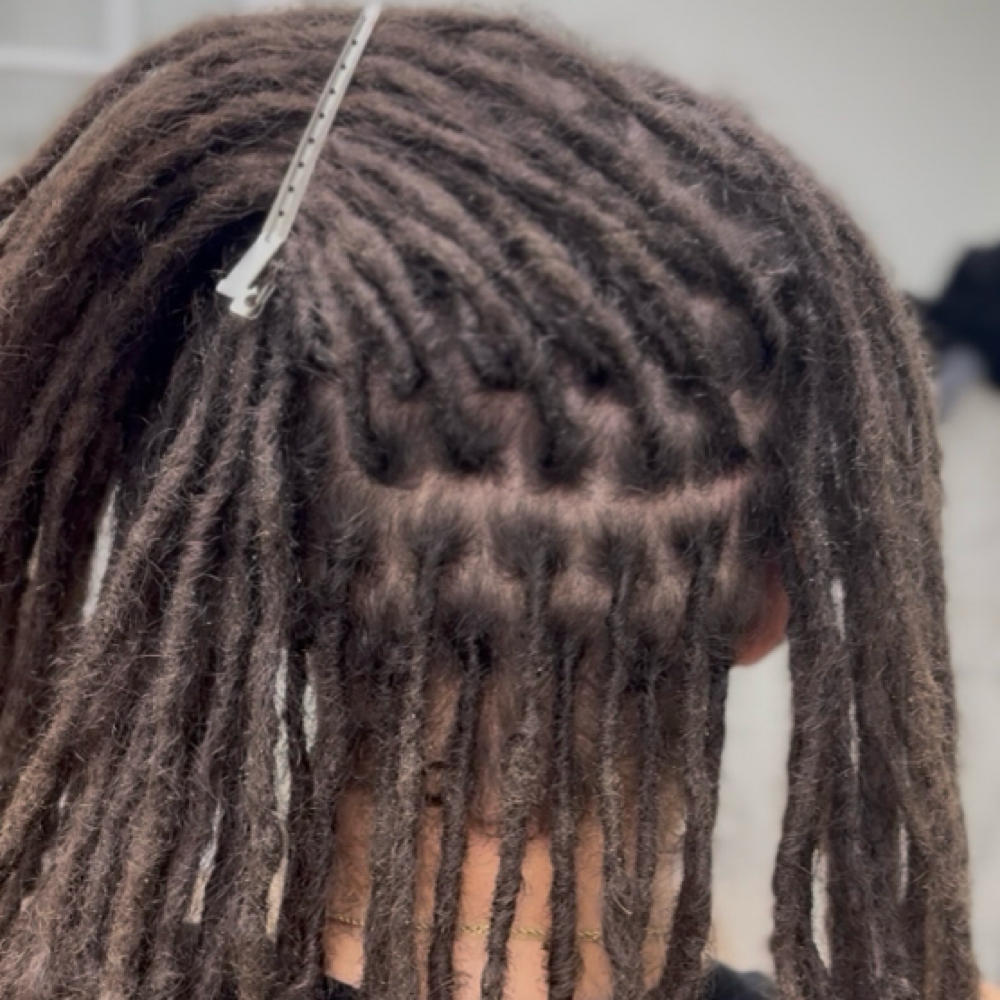 Crochet Retwist at 𝐀𝐧𝐨𝐢𝐧𝐭𝐞𝐝 𝐋𝐨𝐜𝐬™ 𝐓𝐫𝐢𝐜𝐡𝐨𝐥𝐨𝐠𝐲 𝐒𝐭𝐮𝐝𝐢𝐨𝐬 in Chicago, IL