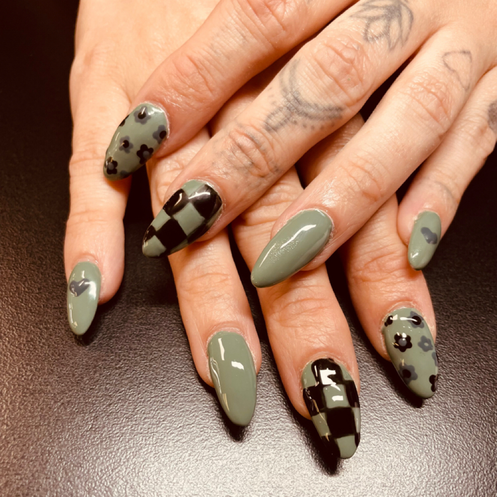 Medium Acrylic Set at Beauty on The Bricks in Hays, KS