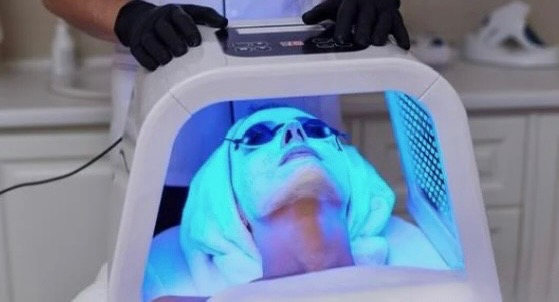 Exquisite Light Therapy Facial