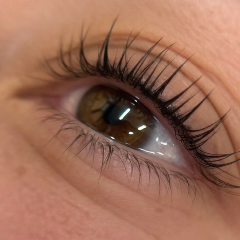 Lash lamination at Ninutsa Nails in Brooklyn, NY