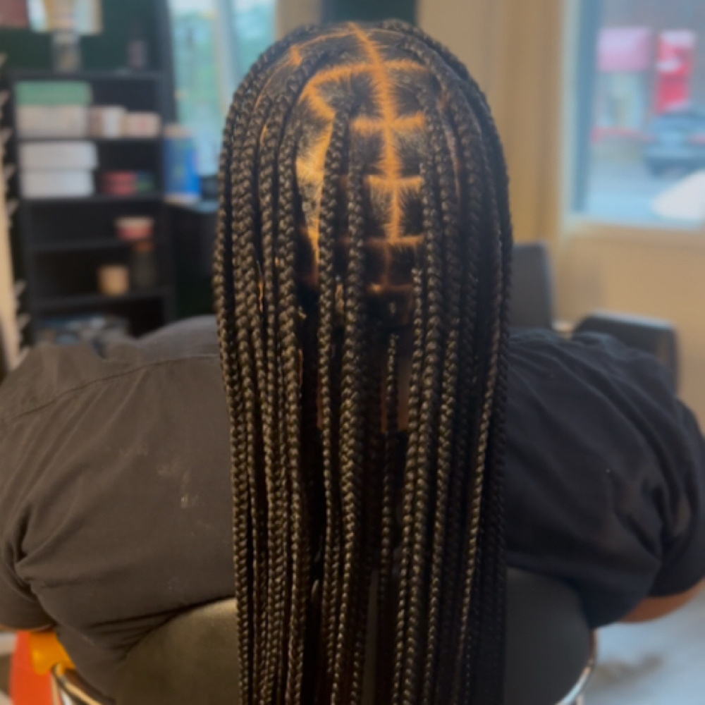 Large knotless - Midback/Waist at BelleHair ‘Tiqué in Nashville, TN