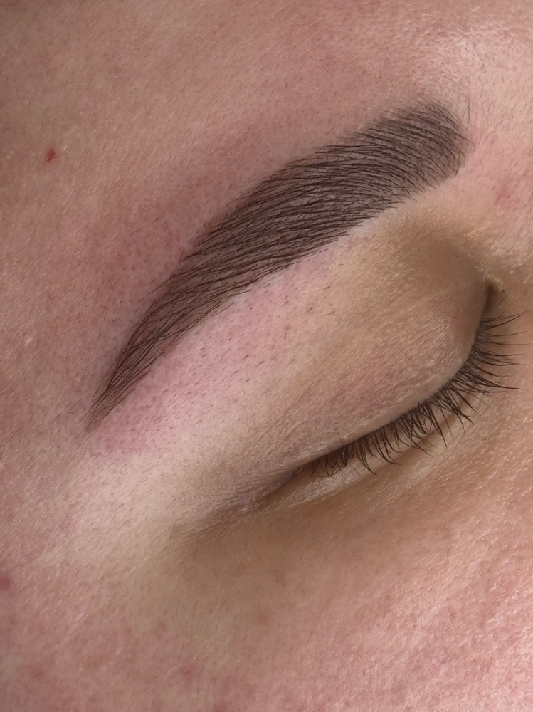 Brow Lamination & Tint