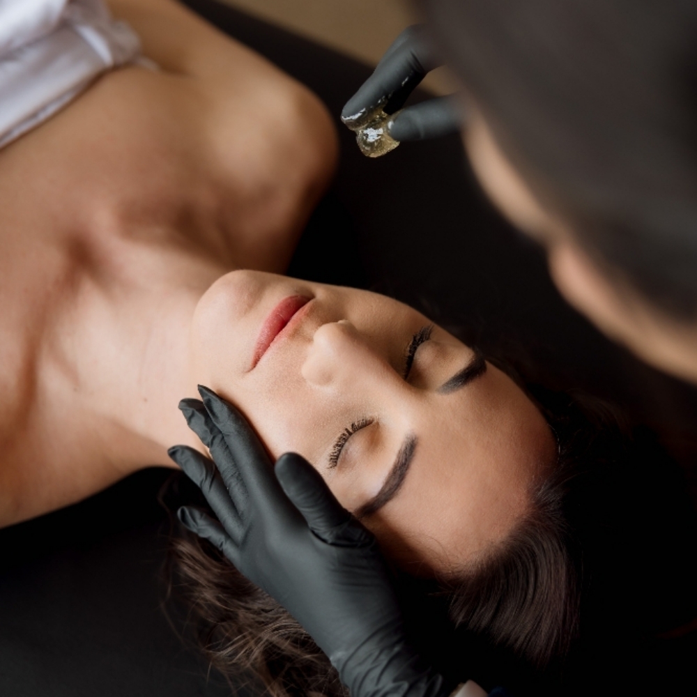Chin Sugaring at Zuri's Aestética in East Peoria, IL