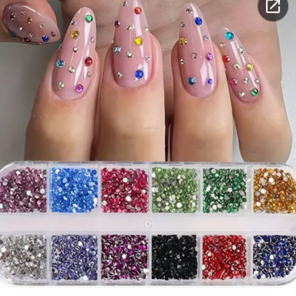 Crystal Nail Rhinestone Embellishment at Glamma’s Glo in Atlanta, GA