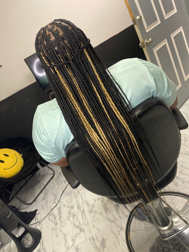 Medium Knotless