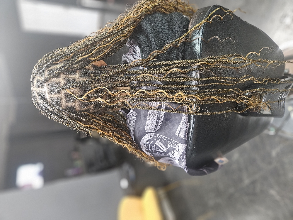 Medium Boho Knotless Braids