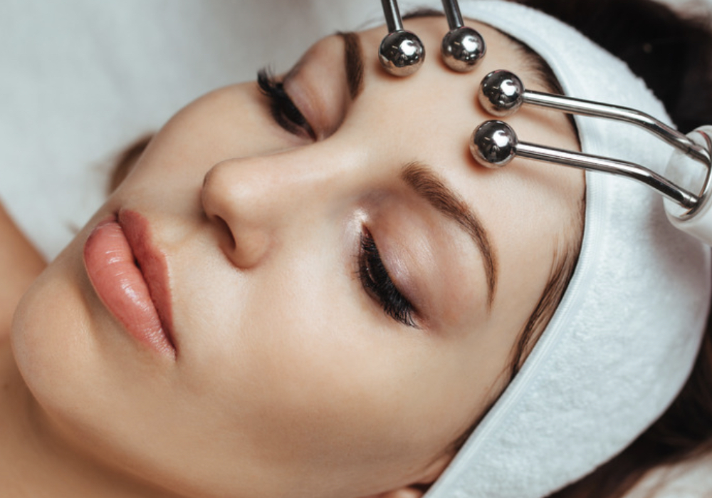 MicroCurrent Lifting/Toning Facial