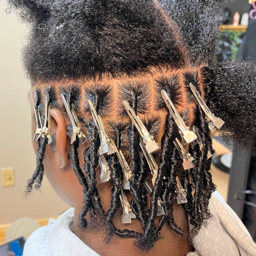 Start Locs Coil Method at Growing Confidence in Michigan City, IN