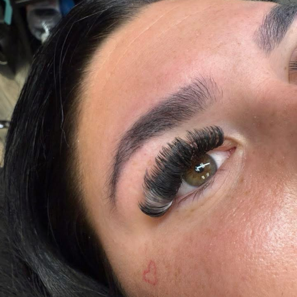 Mega Volume Full Set at Fluffy Blinks LLC in Palm Harbor, FL