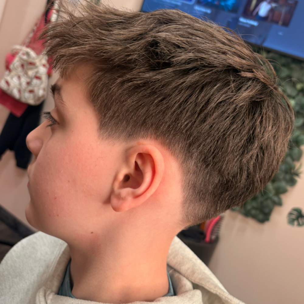 ✂️ Express Haircut at Irresistible Beauty by Alex in Redmond, WA