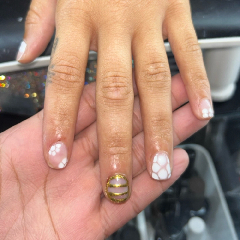 Detailed Nail Art - Jamaica at Kè Luxè Beauty Bar in Louisville, KY