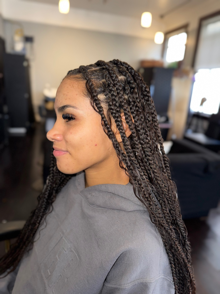 Knotless Box Braids (few curls)