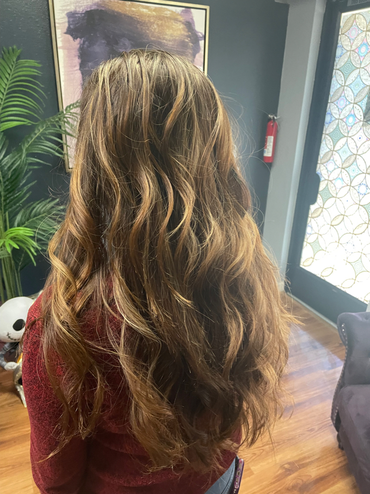 Highlights at De Luxe Beauty Parlour in 93704