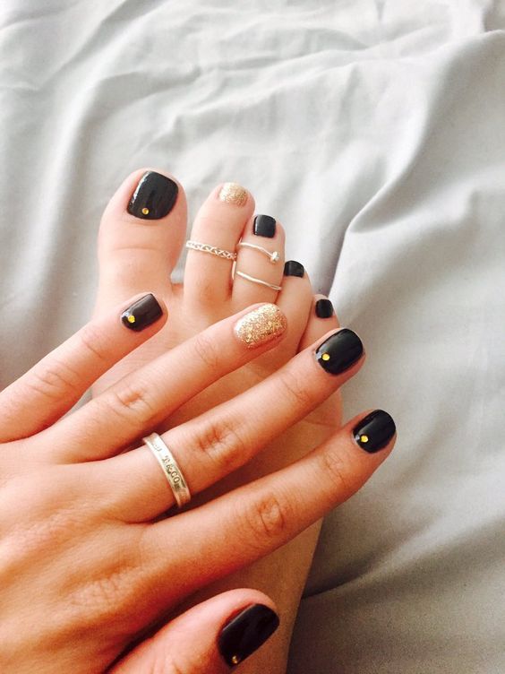 Regular Manicure & Regular pedicure