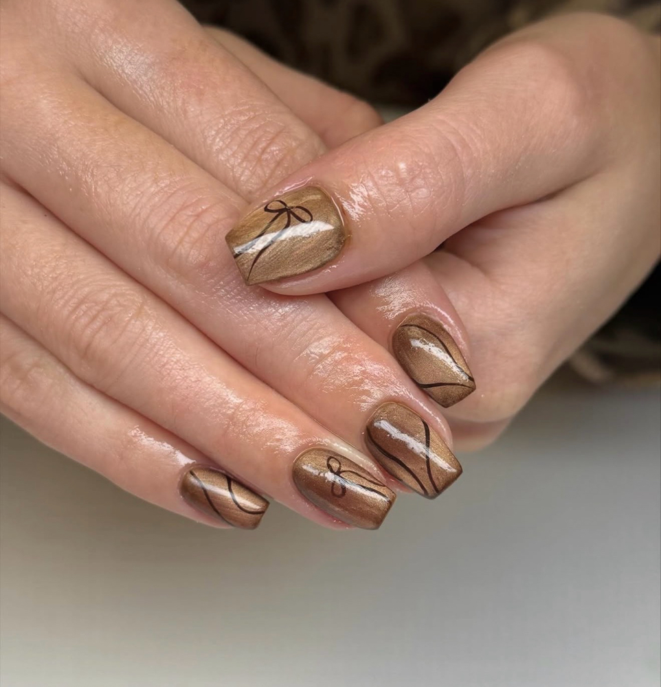 Minimalistic Nail Art at Gelledbykenn in Warren, OH