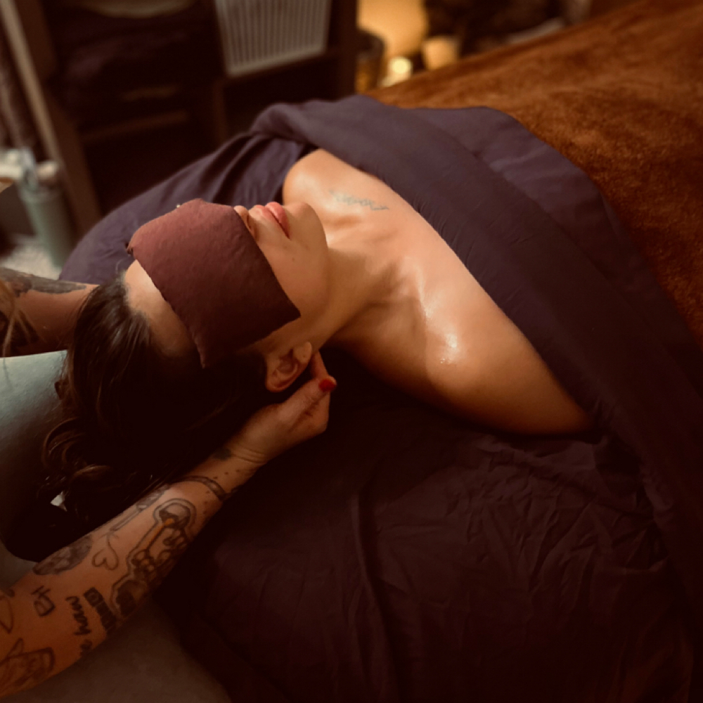 30 Minute Red Light Therapy at Earth N’ Healing Massage Women Only in Casper, WY