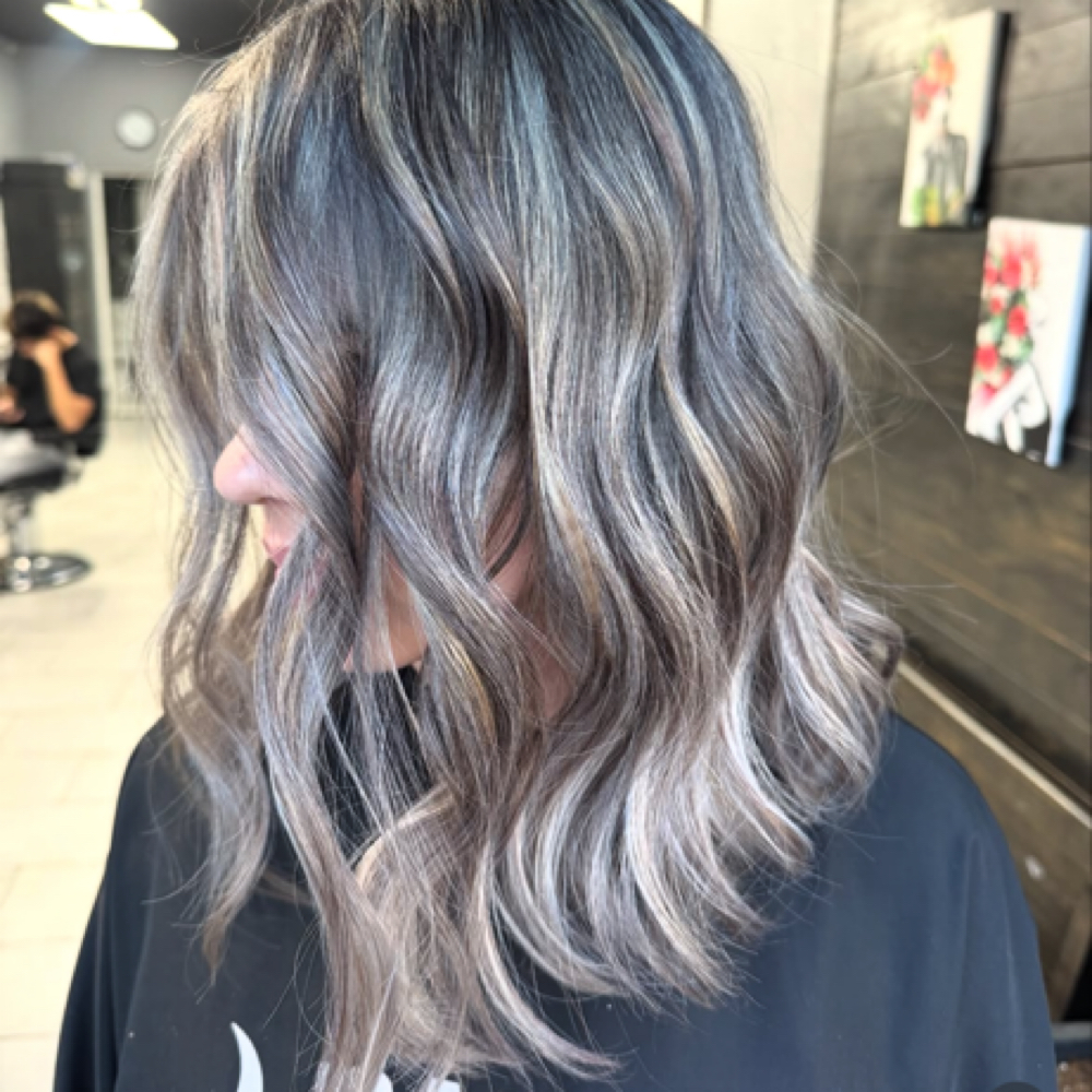 Balayage Hair Coloring at Luna Barber & Beauty Studio in Los Ángeles, CA