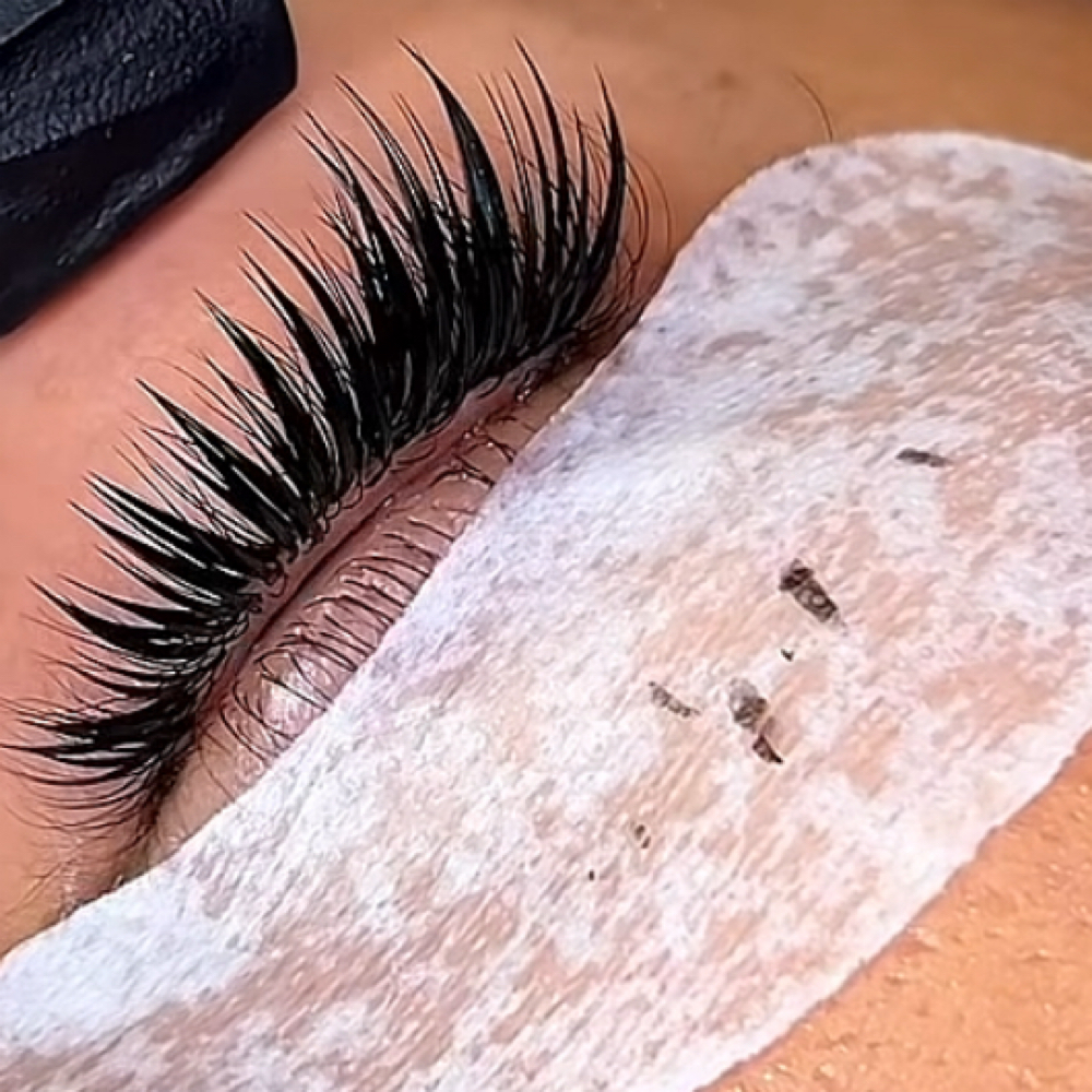 Mascara Set at Blinked Lashes in Ossining, NY