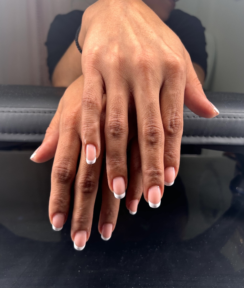 French Tips on Hands-Gel
