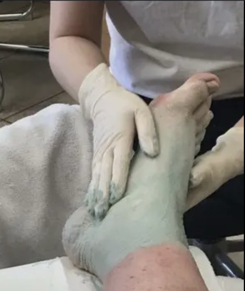 Ultimate Foot Facial